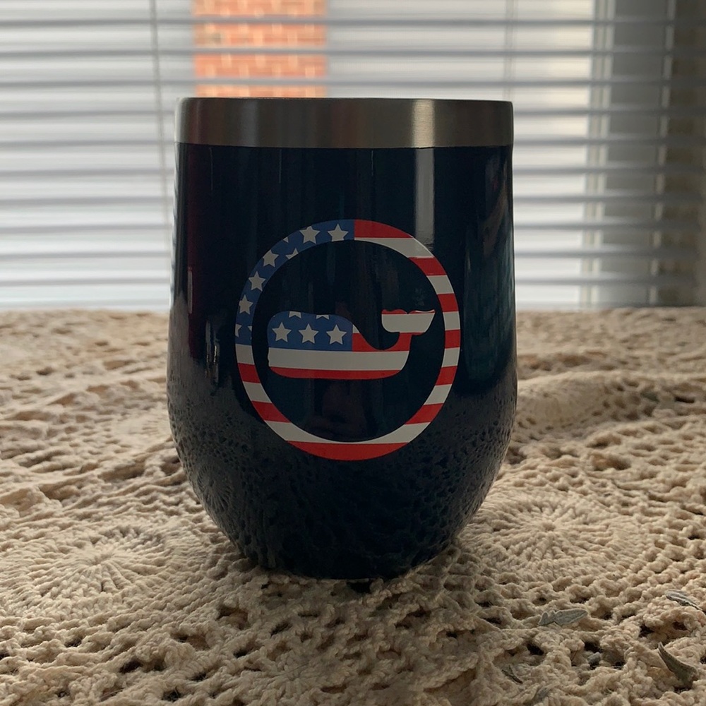 Vineyard vines American flag corkcicle.